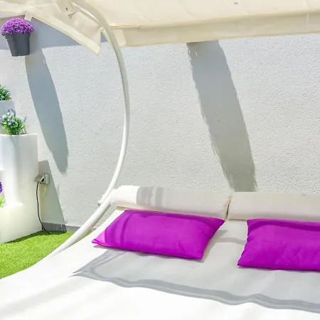 Atico Terraza Privada Piscina Centro Ac Nuevo 1hab Apartment
